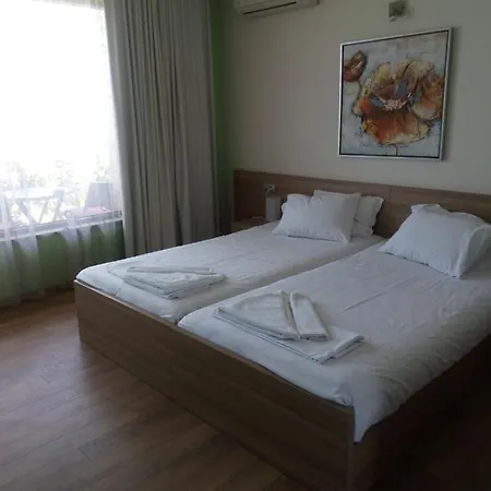 Prado 3*